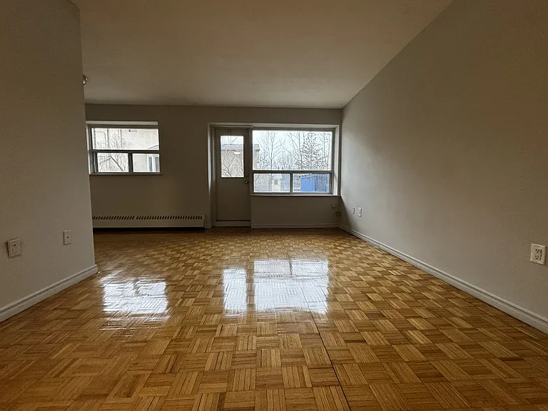 1051 Seneca Ave — Photo 9