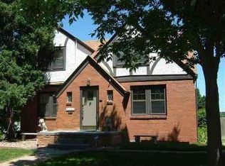 1301 S 52nd St, Omaha, NE 68106