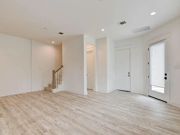 2705 Oakwood Crest Ln — Photo 25