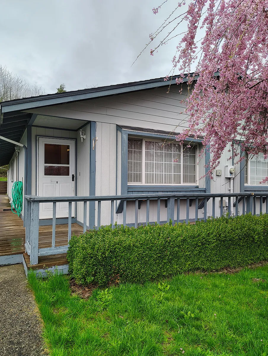 Photo 1 of 7 - Rainier Ave S - Eatonville, WA Primary Photo - Rainier Ave S