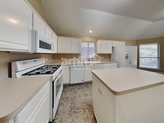 4th image of 6215 Hillside Ln