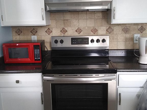 3rd image of 2809 W Port Royale Ln