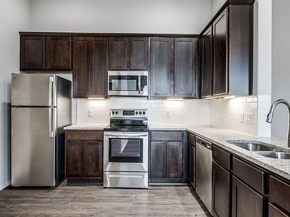 2nd image of 406-408 Emma Dr
