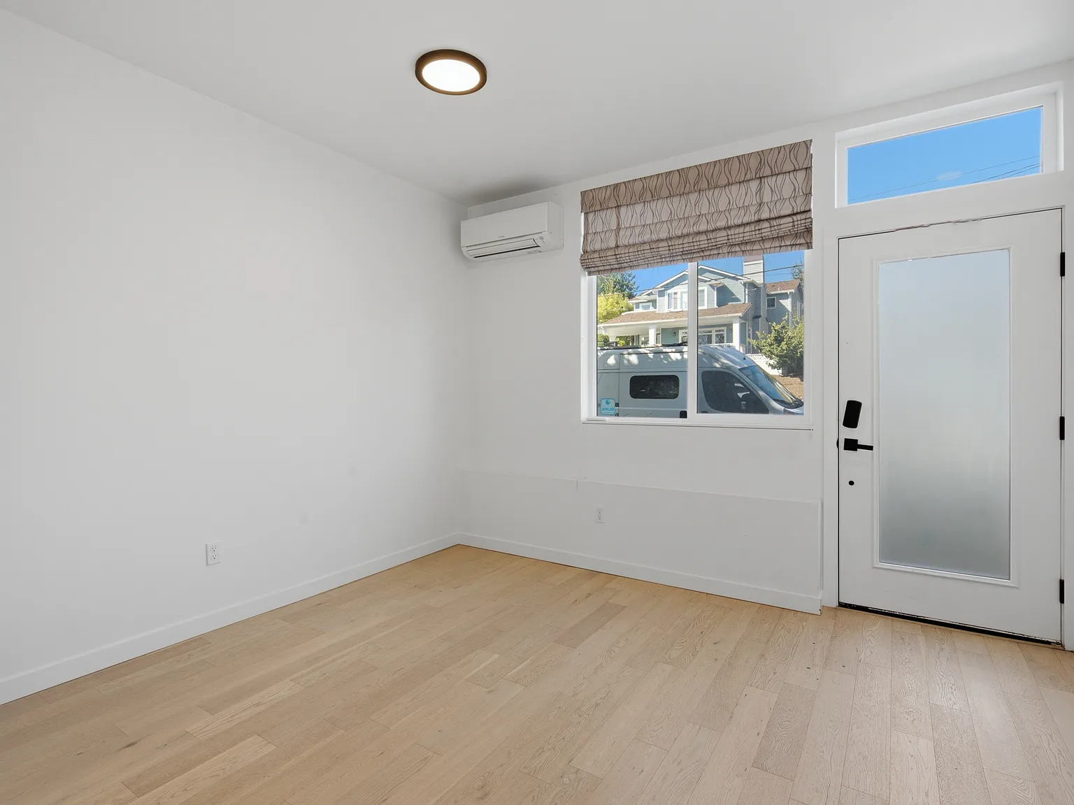 2 bed, 1080 sqft, $4,200 — Photo 4