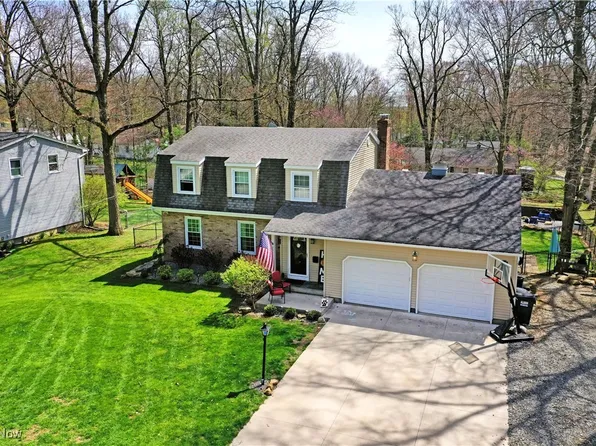 251 Chapel Ln, Canfield, OH 44406
