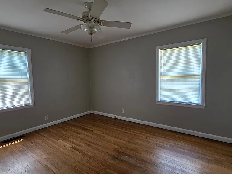 404 Elizabeth Ave — Photo 8