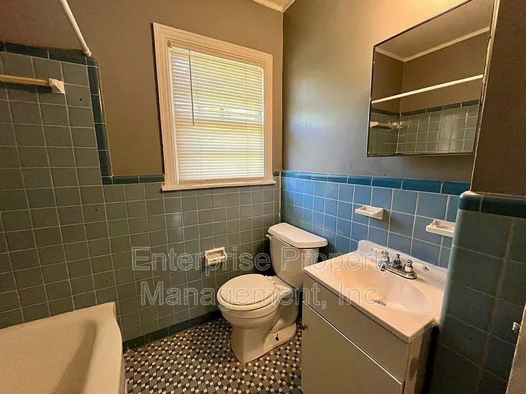1922 Saint Elmo Ave — Photo 18