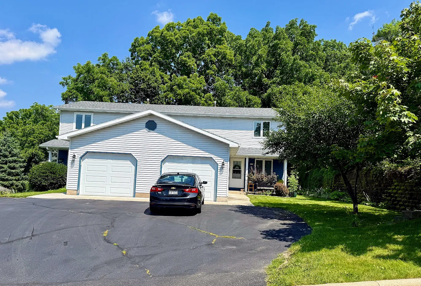 840 Teutonia Dr photo 1
