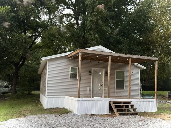 114 W Countiss St, Bruce, MS 38915