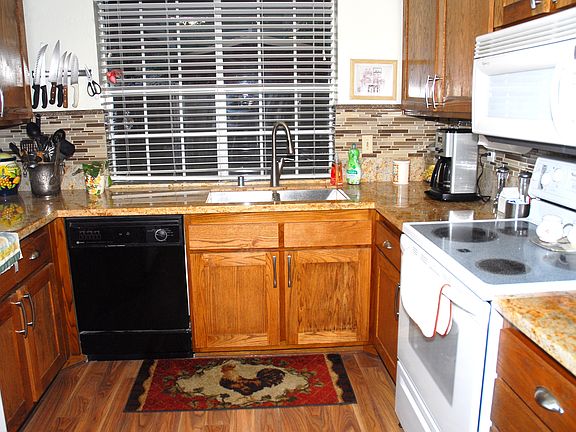 Kitchen with Granite counter