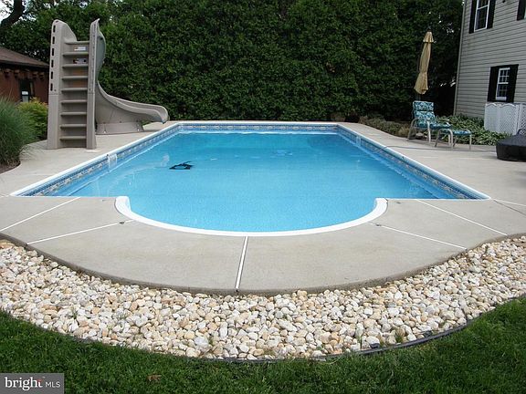 4th image of 1219 Caledonia Dr