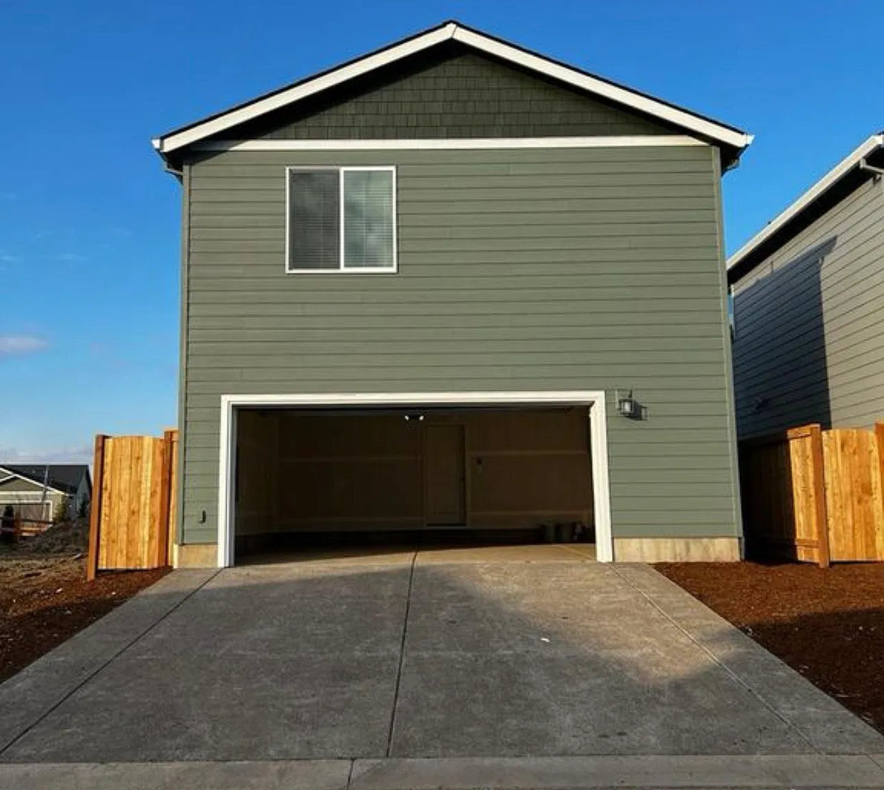 3 bed, 2.5 bath, 1894 sqft, $2,795 — Photo 4