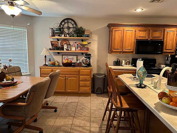 4th image of 19 NW Havenshire Cir