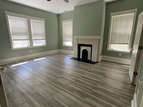 3rd image of 410 E Park Ave #B