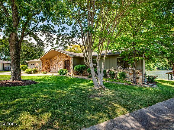 3rd image of 3701 Rivertrace Ln