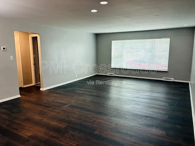 Riviera Manor — Photo 36