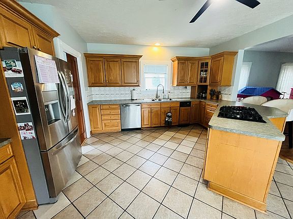 5th image of 107 Borie St