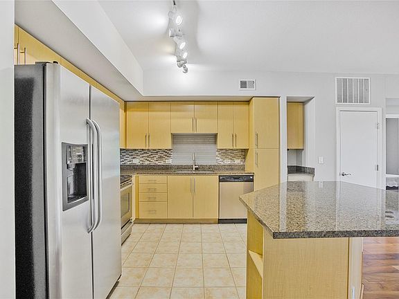 5th image of 54 Rainey St APT 404