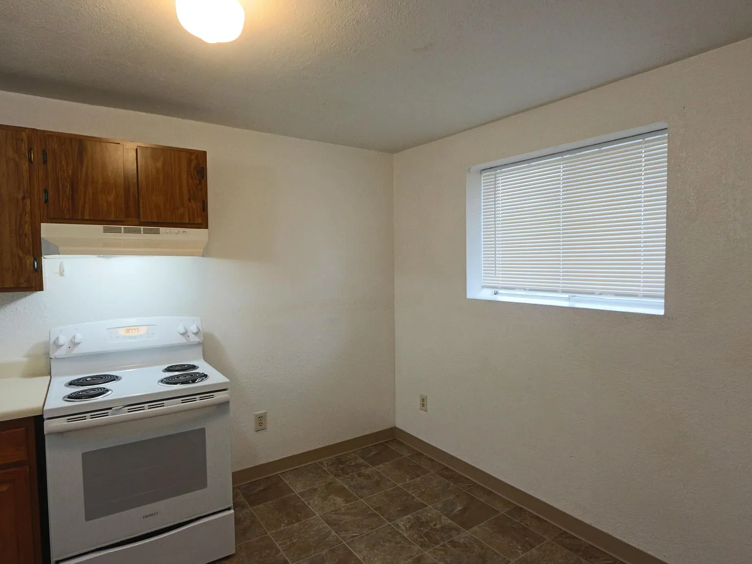 2 bed, 750 sqft, $900 — Photo 4