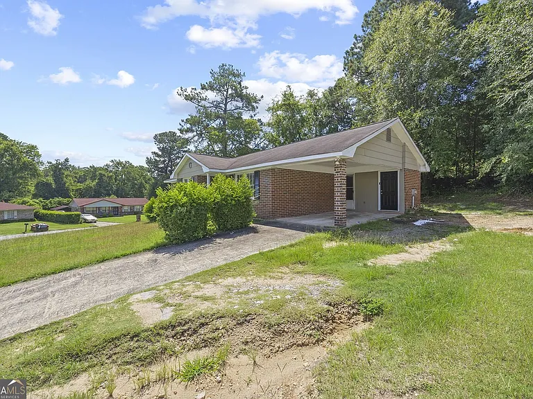 2260 Arrowwood Dr — Photo 2