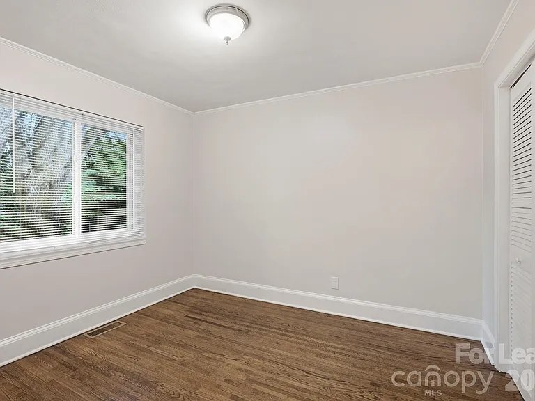 2525 Runnymede Ln — Photo 14