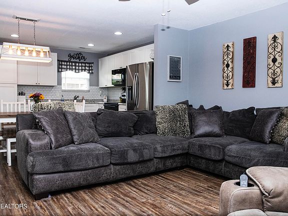 4th image of 1324 Zamora Ln