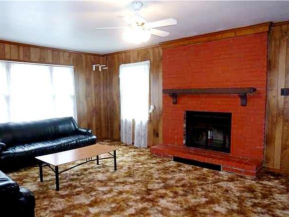 5th image of 7703 Twin Oak Dr