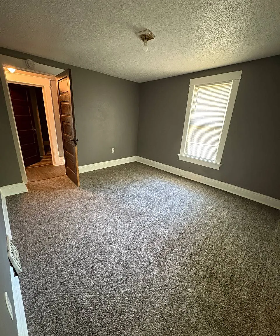 3 bed, 1.5 bath, 1440 sqft, $1,100 — Photo 4