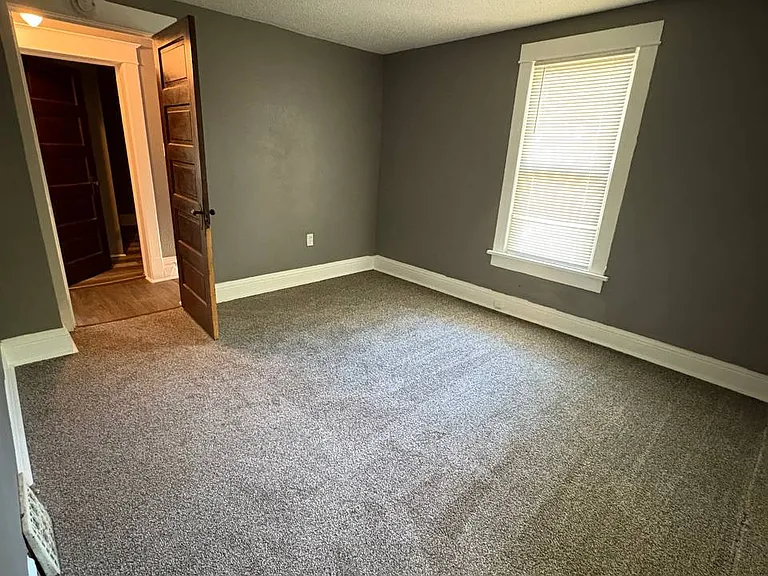 225 Sumner St — Photo 4