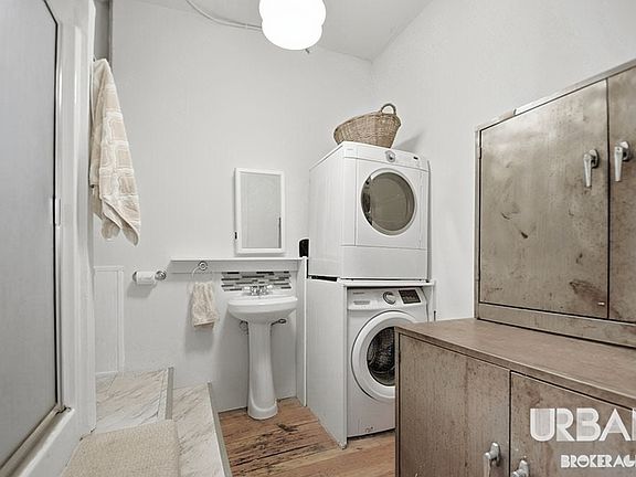 3rd image of 247 Grand St APT 2R