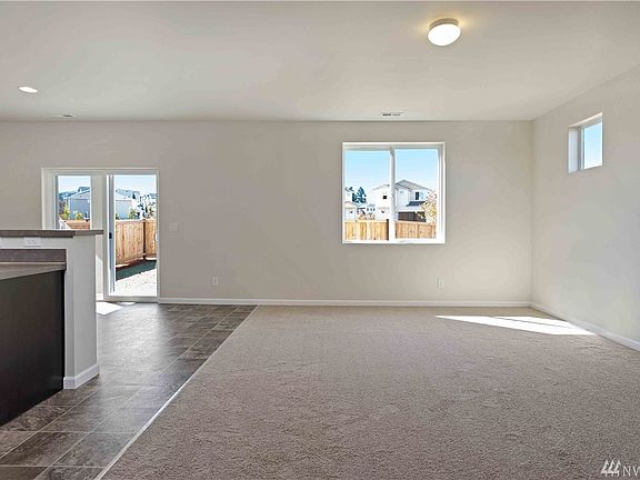 5th image of 11213 189th St E