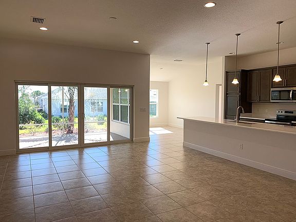 3rd image of 10392 Silver Maple Ave