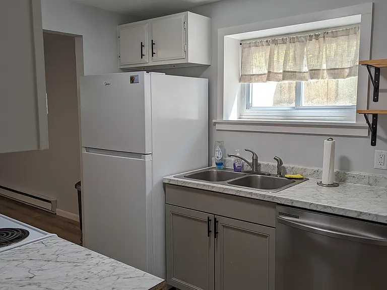 70 Maple St #A — Photo 2