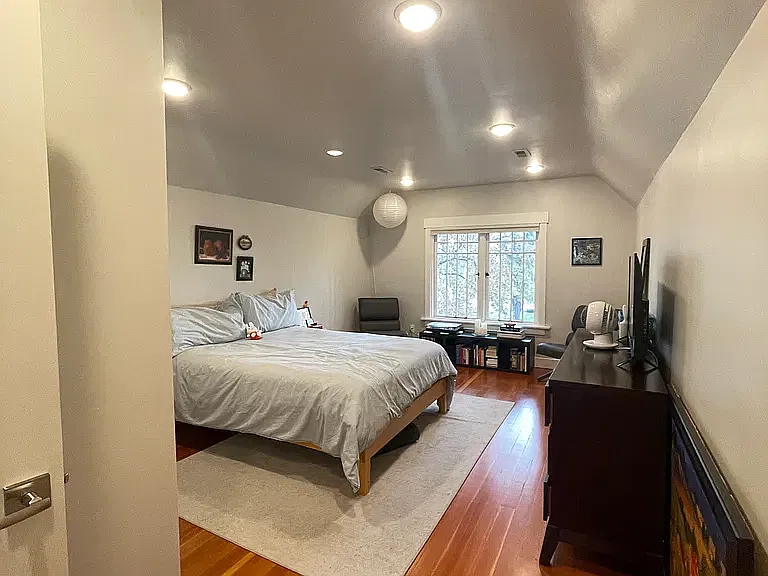 1 bed, 950 sqft, $1,550 — Photo 4
