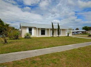 912 Ridgeway Dr, North Fort Myers, FL 33903