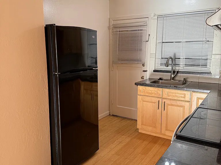 719 17th Ave #2 — Photo 2