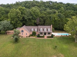 250 Old Wolf Hill Rd, Bethpage, TN 37022