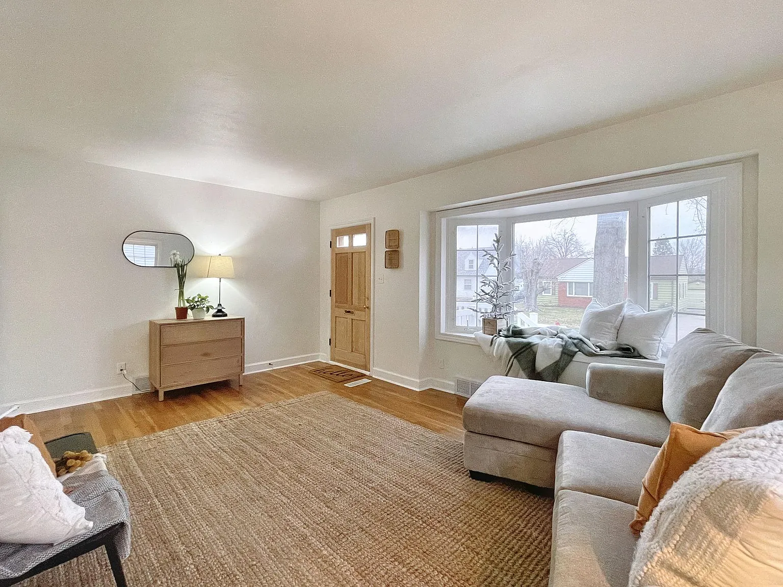 3 bed, 1263 sqft, $2,200 — Photo 4
