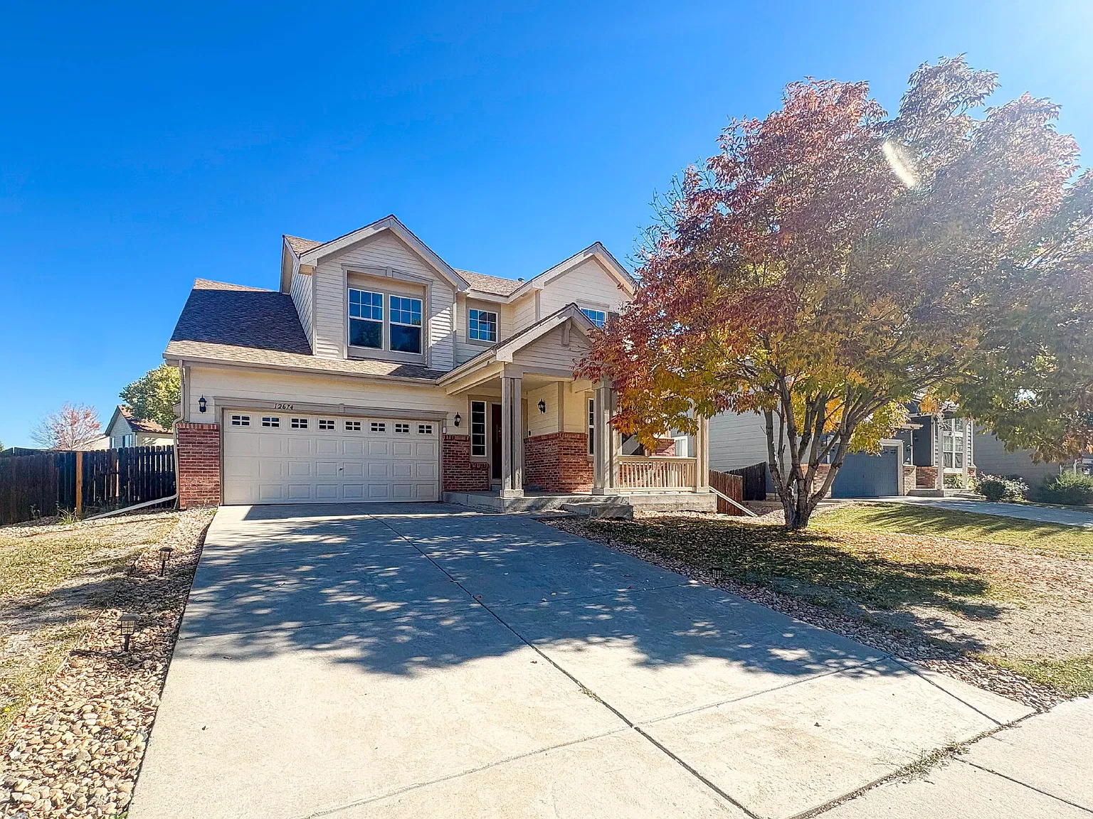 Huge Home with 2-car Garage — Photo 1