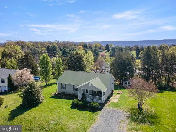 218 Baer Oak Dr, Maurertown, VA 22644