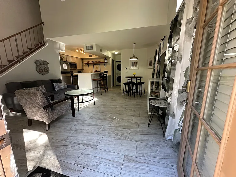 602 N May St #7 — Photo 2