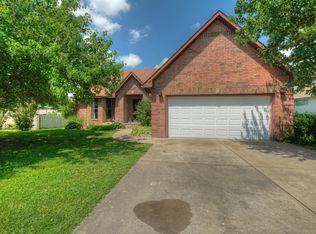 2716 Delaware Ave, Joplin, MO 64804
