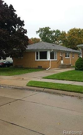 3rd image of 22433 Laukel St