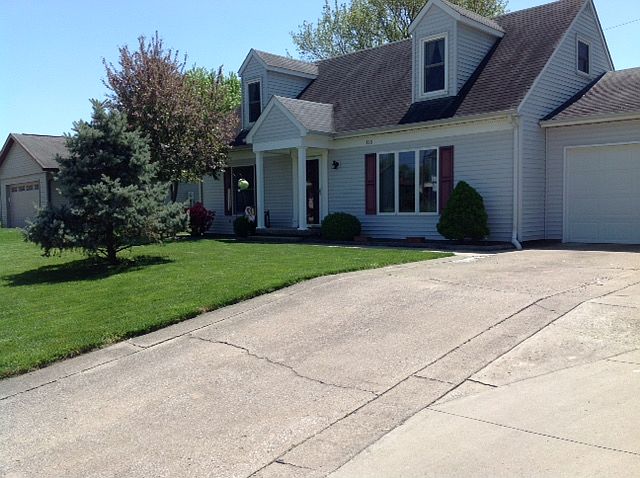2nd image of 810 Phillips Ln