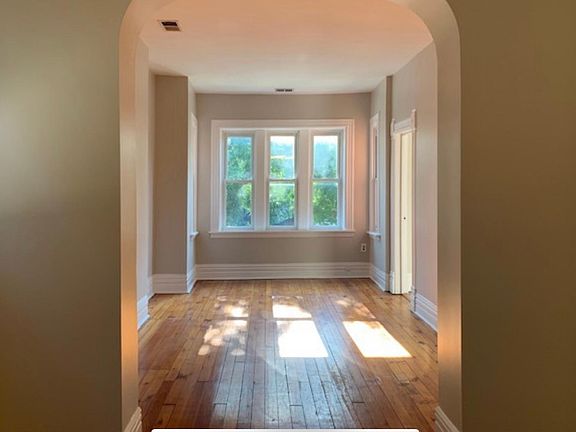 2nd image of 1403 N Oakley Blvd #2