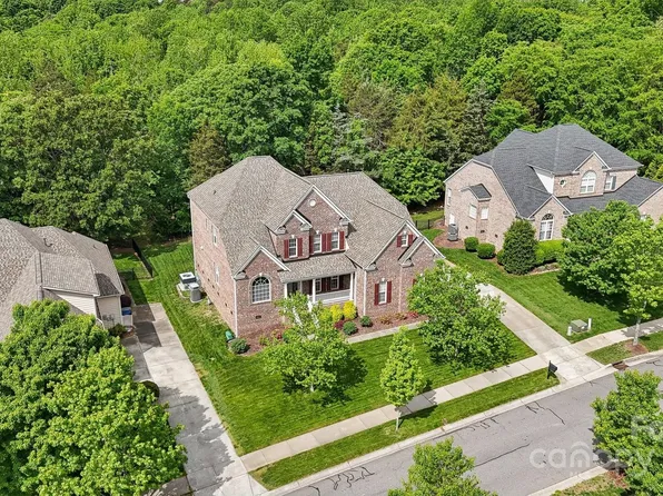 9034 Kensington Forest Dr, Harrisburg, NC 28075