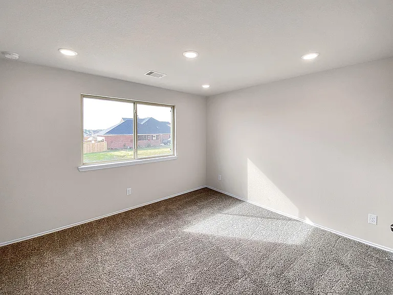 13071 Clearview Dr — Photo 17