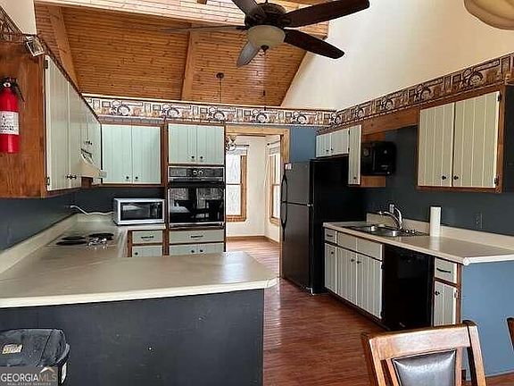 2nd image of 121 Versallies Dr NE