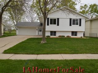 220 Cambridge Dr NE, Cedar Rapids, IA 52402