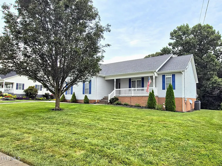 153 Sugar Plum Ln — Photo 2